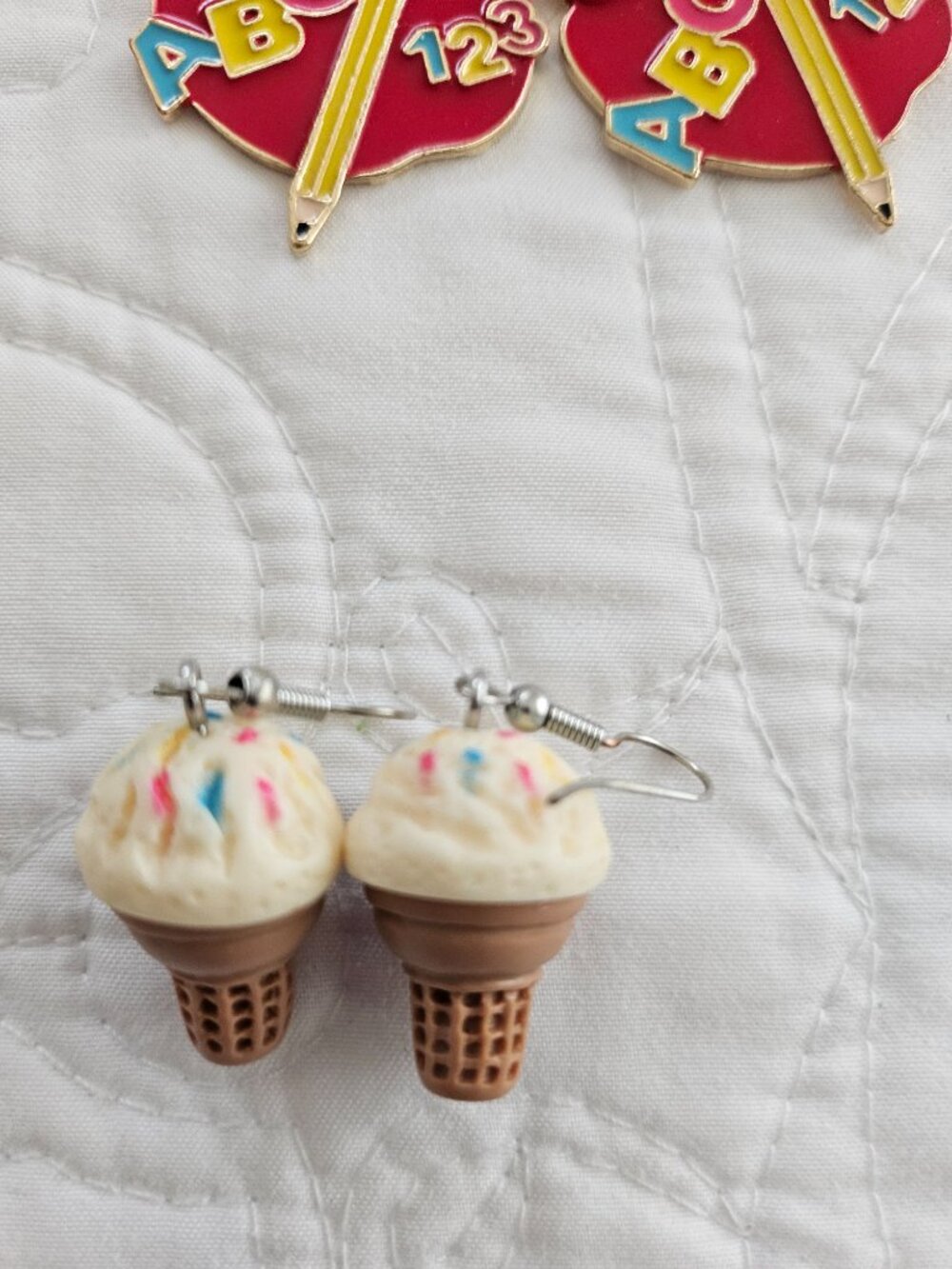 Cute earings bundle - Picture 10 of 16